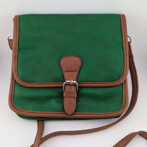 👜 Jules & James Green Crossbody Bag with Buckle Flap – Faux Leather, Vintage Lo - Picture 1 of 5